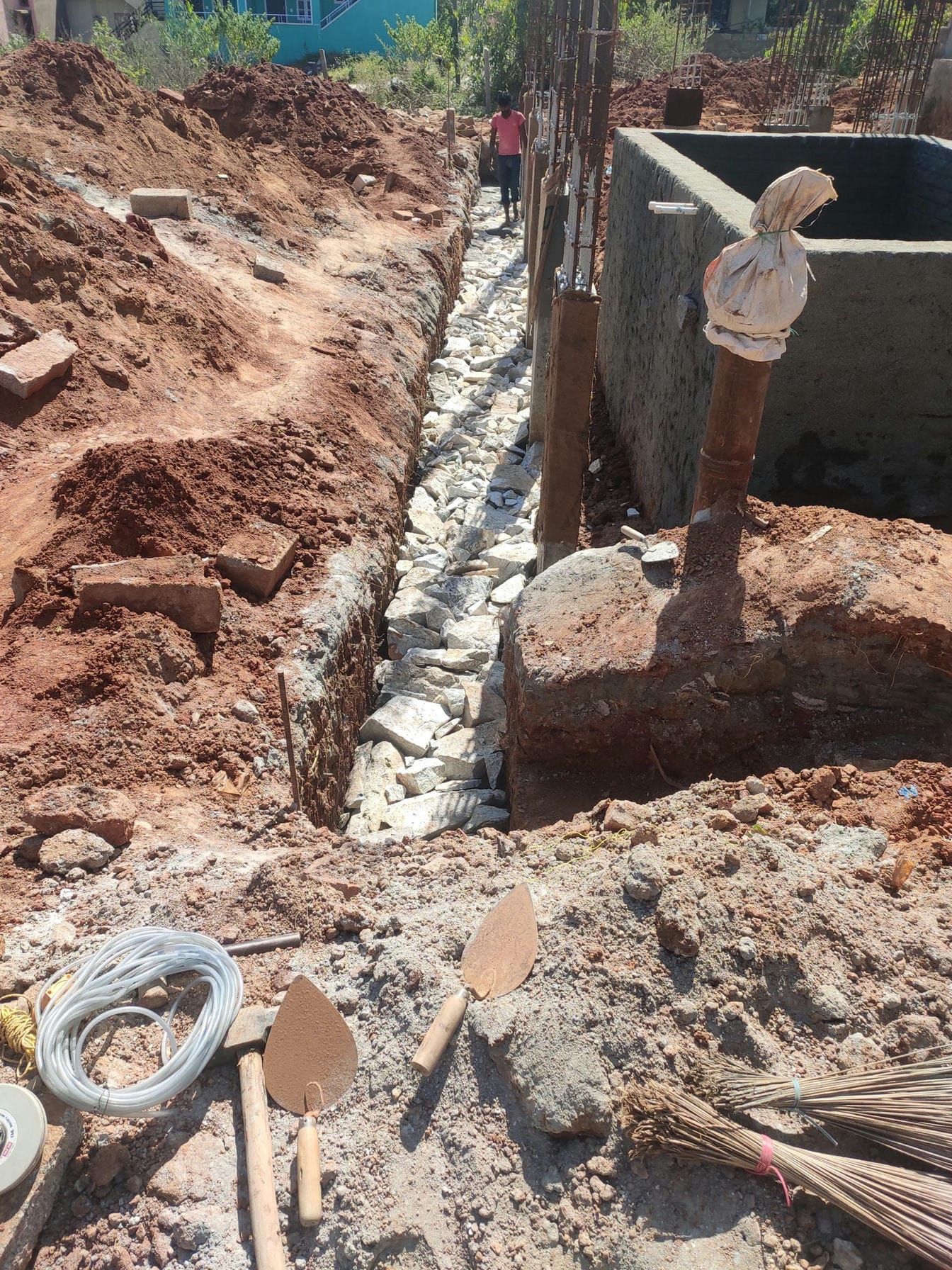 filling bottom with size stone filling bottom with size stone
